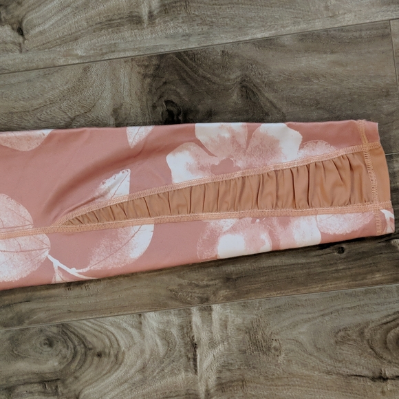 ❄️ 3/$25 AERIE Floral Salmon Pink Athletic Leggings - Picture 5 of 7